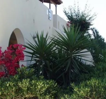 Lianos Aparthotel
